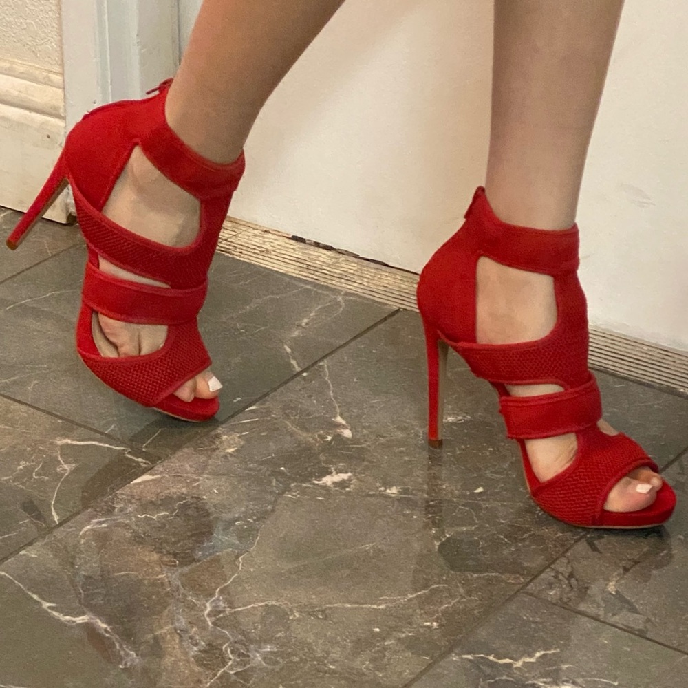 Steve Madden Red Ankle Length Wrap Pumps Size 7